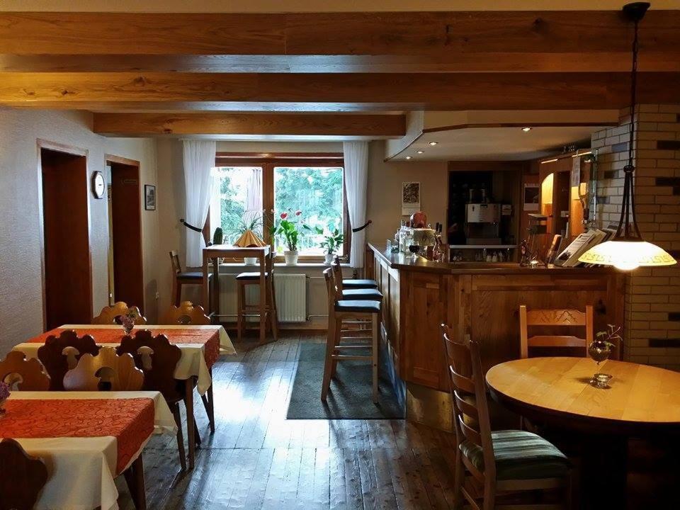 Gast- Und Pensionhaus Zur Linde Staufenberg  Luaran gambar