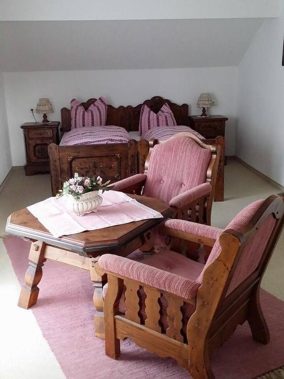 Gast- Und Pensionhaus Zur Linde Staufenberg  Bilik gambar